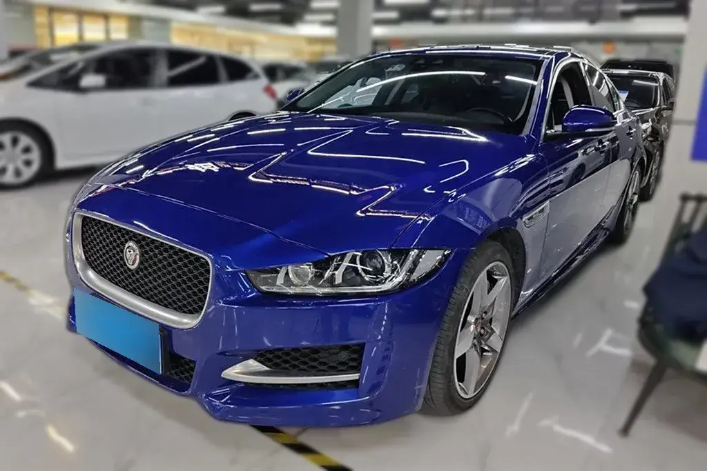 2017 Jaguar XE 2.0T 200HP L4 8AT