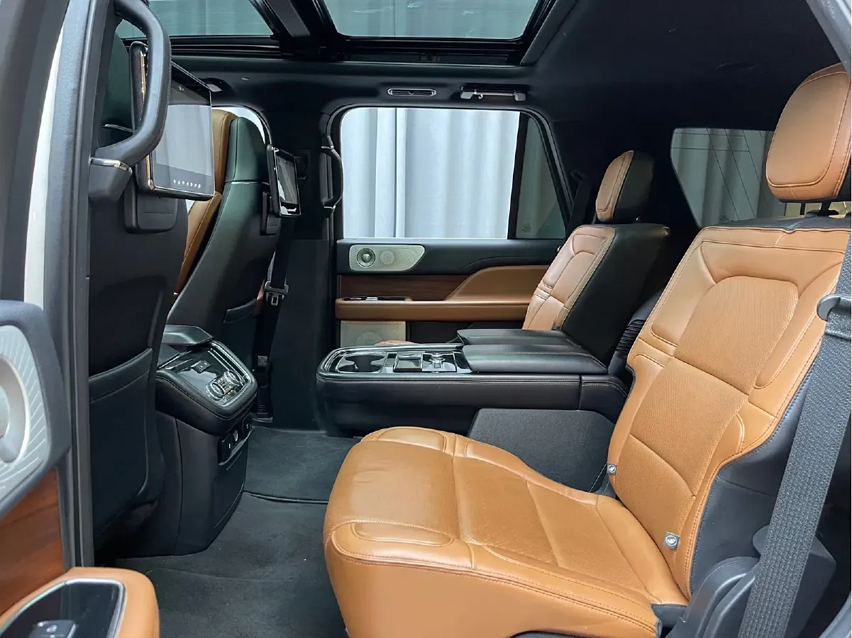 2018 Lincoln Navigator 3.5T 415HP V6 10AT,autocango,china used car exporter,china ev exporter,chinese used car exporter,chinese used ev exporter