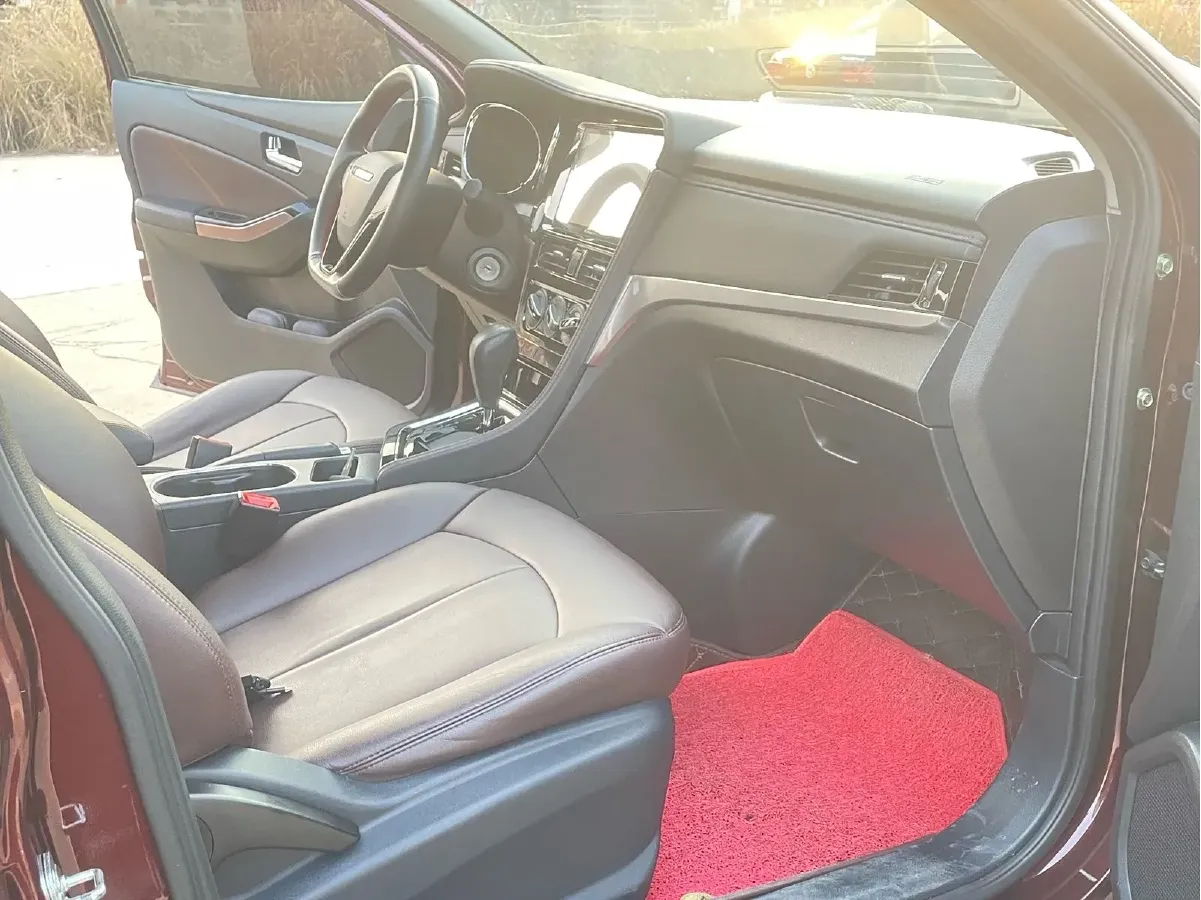 2018 Venucia T70 2.0L 144HP L4 CVT,autocango,china used car exporter,china ev exporter,chinese used car exporter,chinese used ev exporter