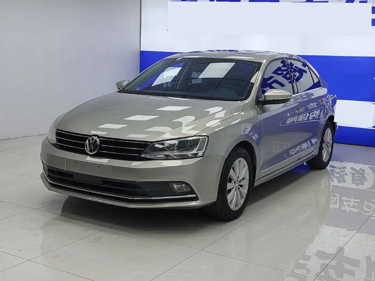 2015 Volkswagen Sagitar 1.4T 131HP L4 7DCT