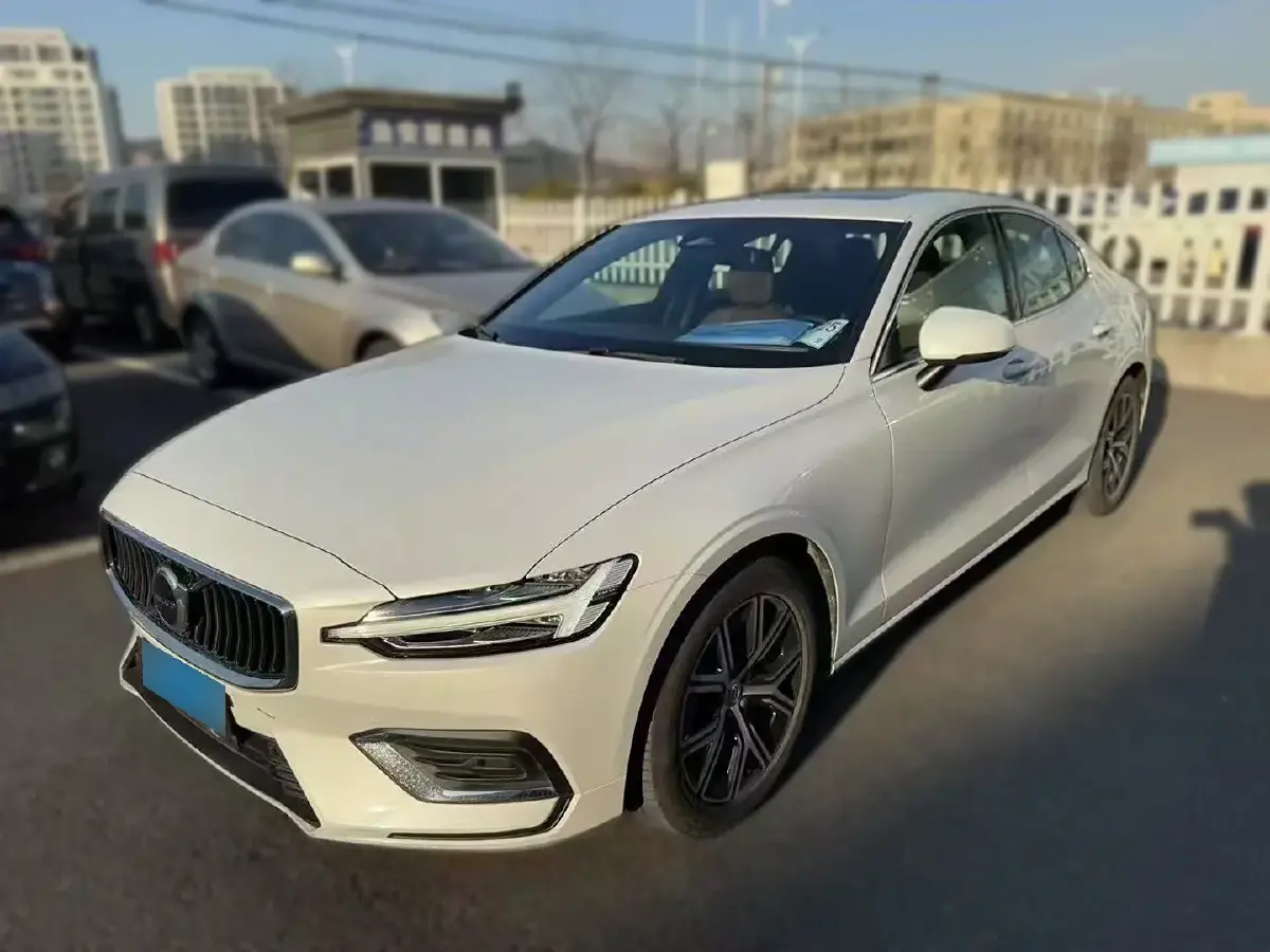 2024 Volvo S60 2.0T 197HP L4 7DCT