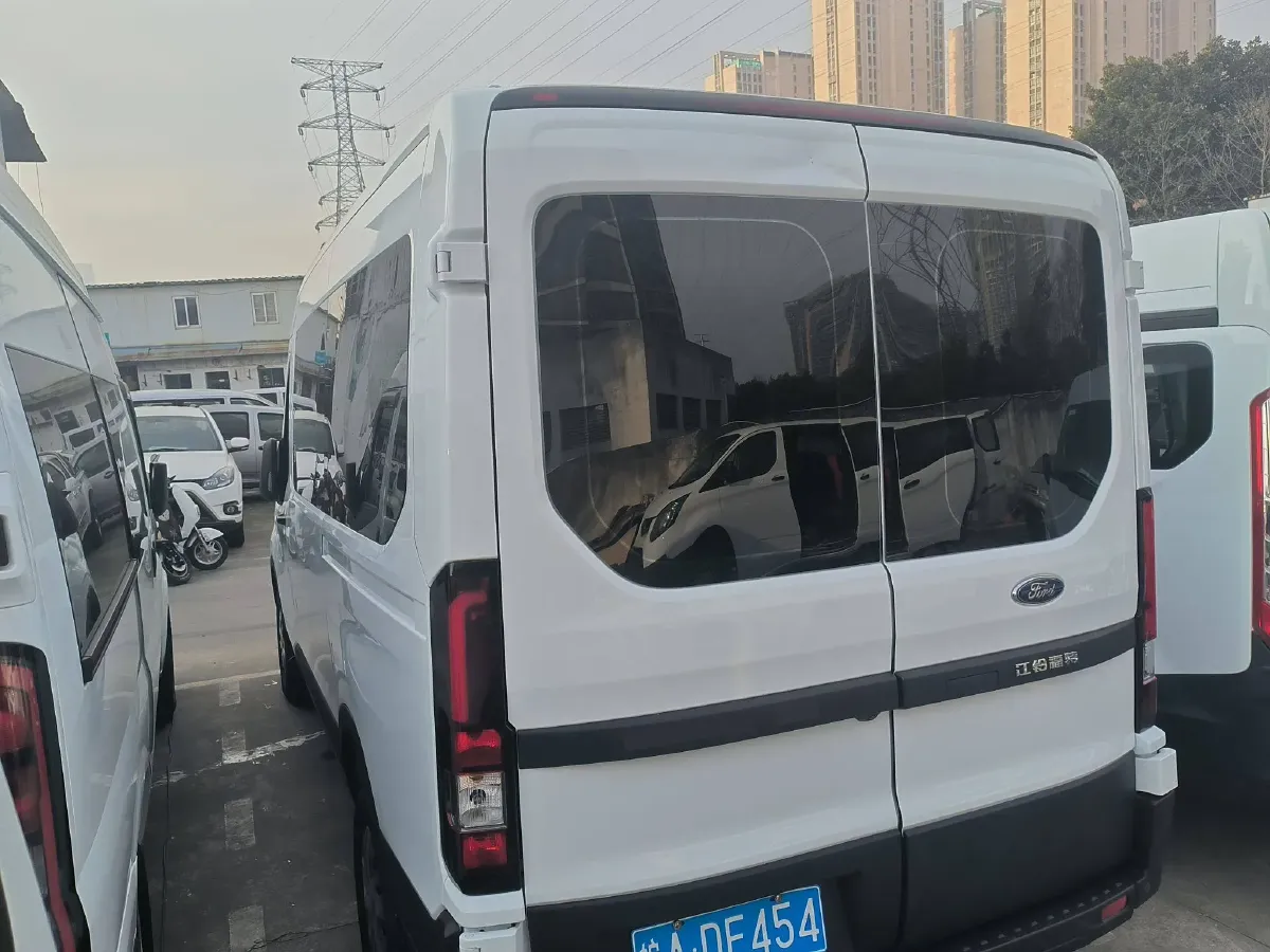 2024 Ford TransitT8 2.0T 154HP L4 6MT,autocango,china used car exporter,china ev exporter,chinese used car exporter,chinese used ev exporter