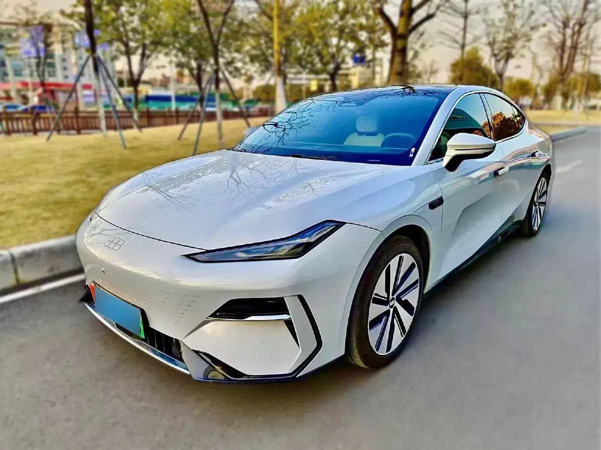 2024 Geely Galaxy E8 BEV 76KWH
