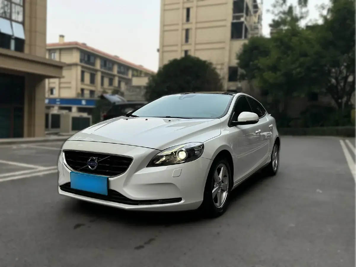 2016 Volvo V40 1.5T 152HP L4 6AT