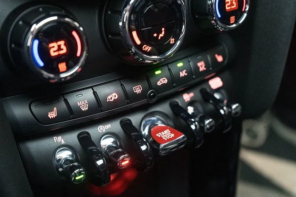 2022 MINI JCW 2.0T 231HP L4 8AT,autocango,china used car exporter,china ev exporter,chinese used car exporter,chinese used ev exporter