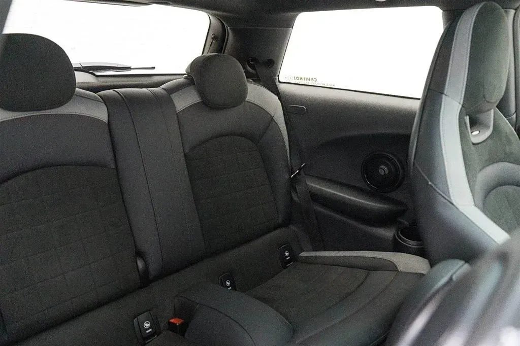 2022 MINI JCW 2.0T 231HP L4 8AT,autocango,china used car exporter,china ev exporter,chinese used car exporter,chinese used ev exporter