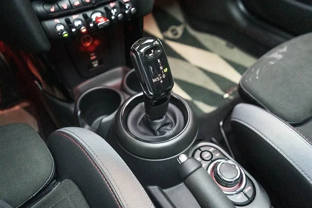 2022 MINI JCW 2.0T 231HP L4 8AT,autocango,china used car exporter,china ev exporter,chinese used car exporter,chinese used ev exporter