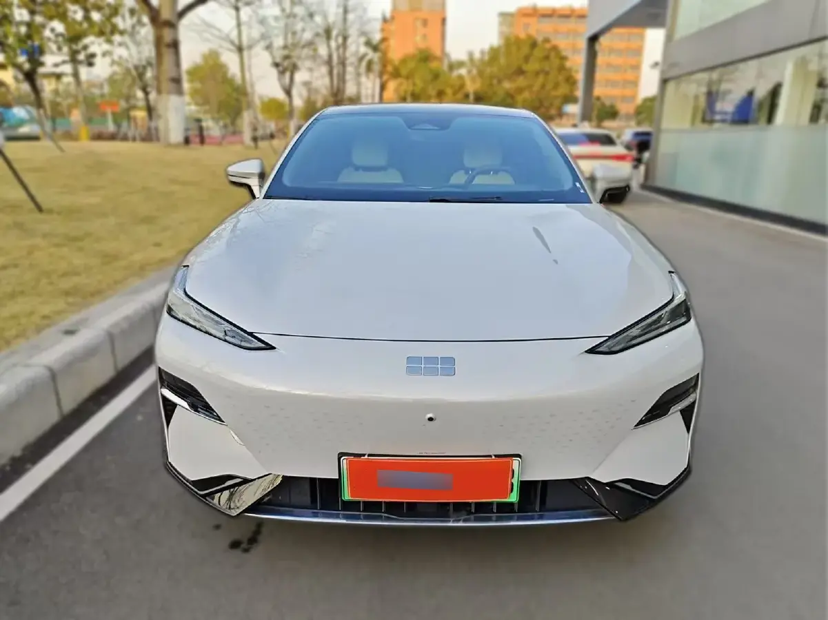 2024 Geely Galaxy E8 BEV 76KWH