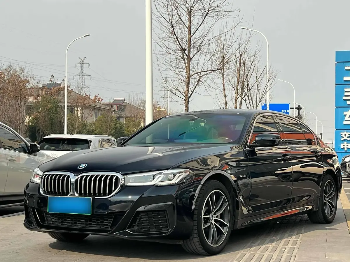 2022 BMW 5 Series 2.0T 184HP L4 8AT PHEV 17.7KWH