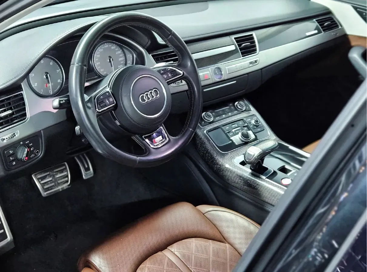 2013 Audi S8 4.0T 520HP V8 8AT,autocango,china used car exporter,china ev exporter,chinese used car exporter,chinese used ev exporter