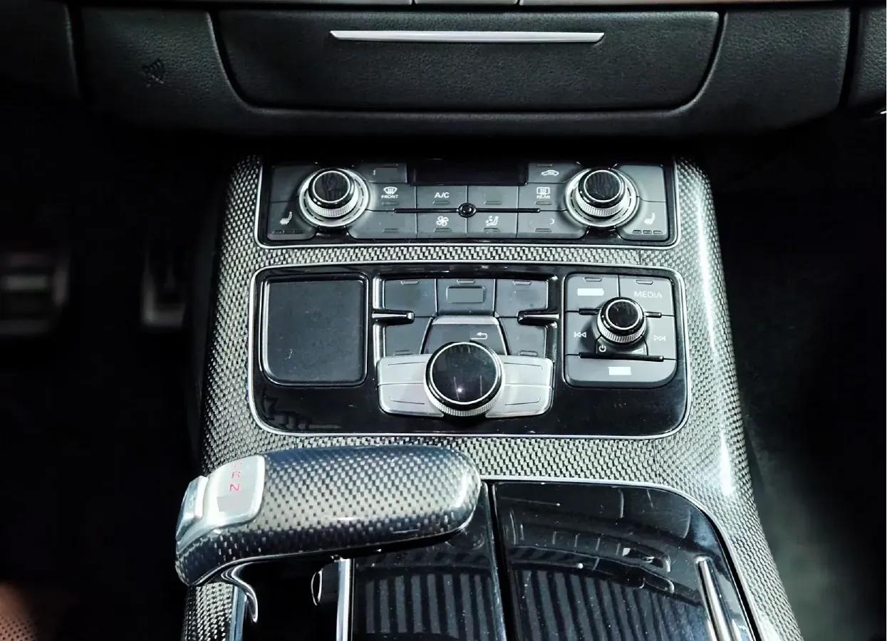 2013 Audi S8 4.0T 520HP V8 8AT,autocango,china used car exporter,china ev exporter,chinese used car exporter,chinese used ev exporter