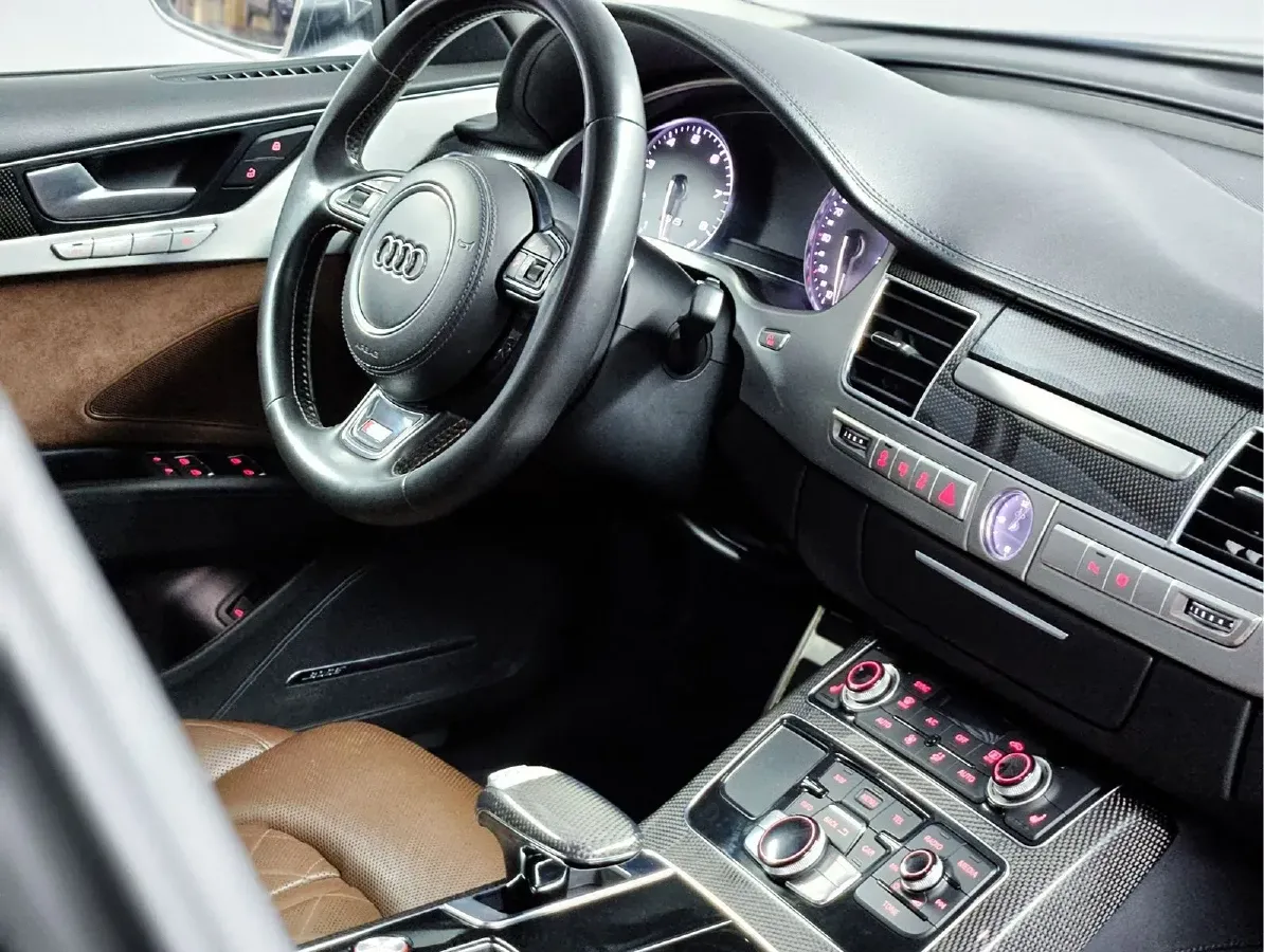 2013 Audi S8 4.0T 520HP V8 8AT,autocango,china used car exporter,china ev exporter,chinese used car exporter,chinese used ev exporter