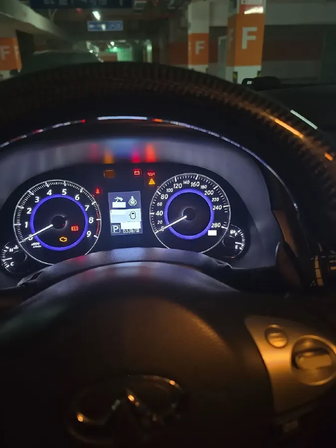 2015 Infiniti QX70 3.7L 351HP V6 7AT,autocango,china used car exporter,china ev exporter,chinese used car exporter,chinese used ev exporter