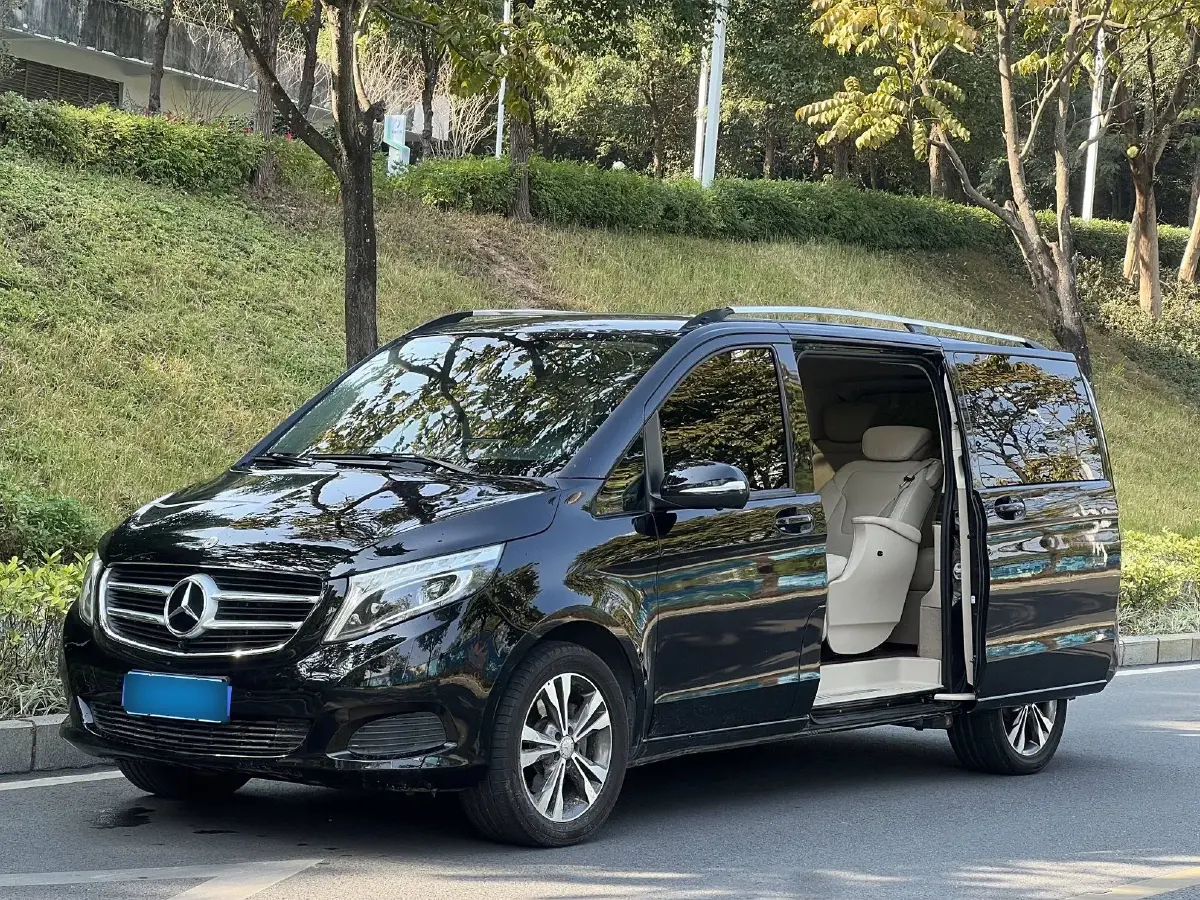 2017 Mercedes-Benz V Class 2.0T 211HP L4 7AT