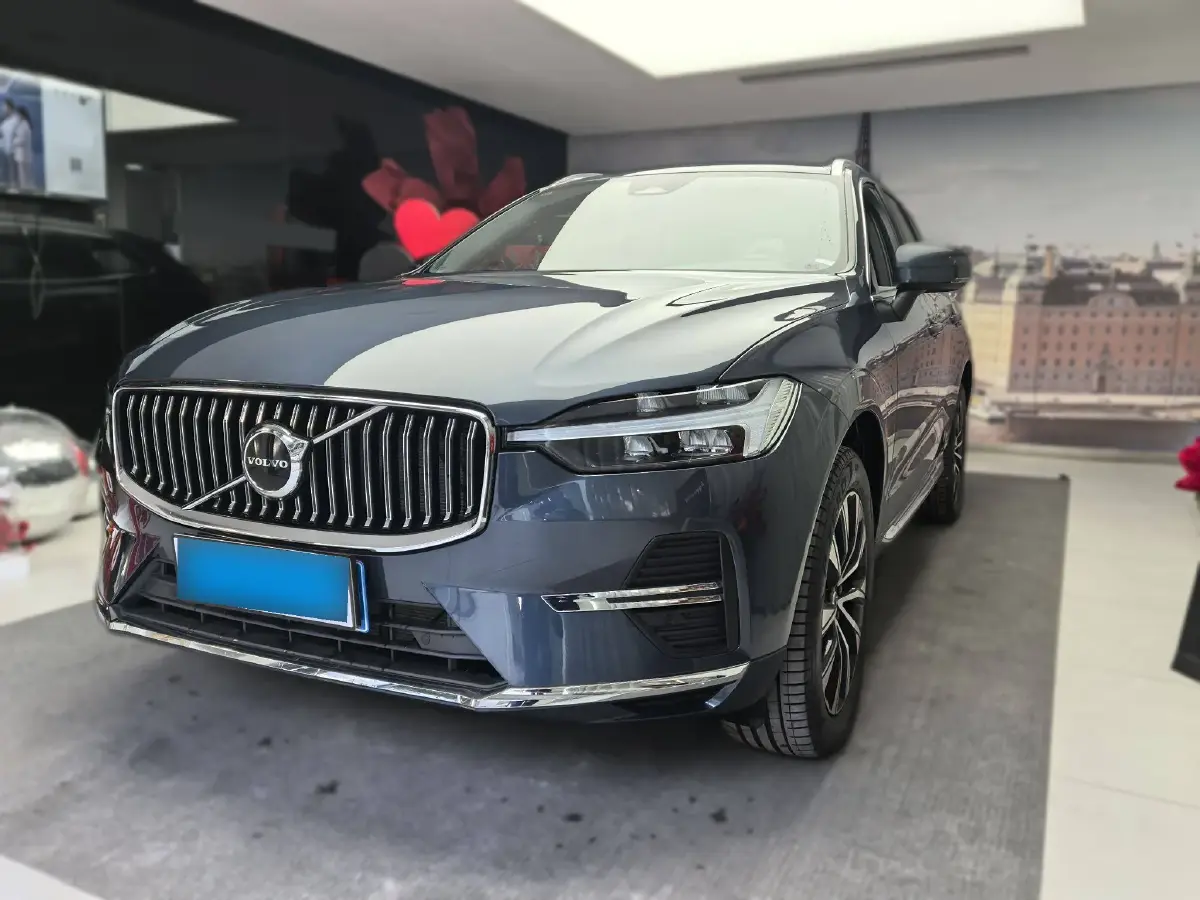 2023 Volvo XC60 2.0T 250HP L4 8AT