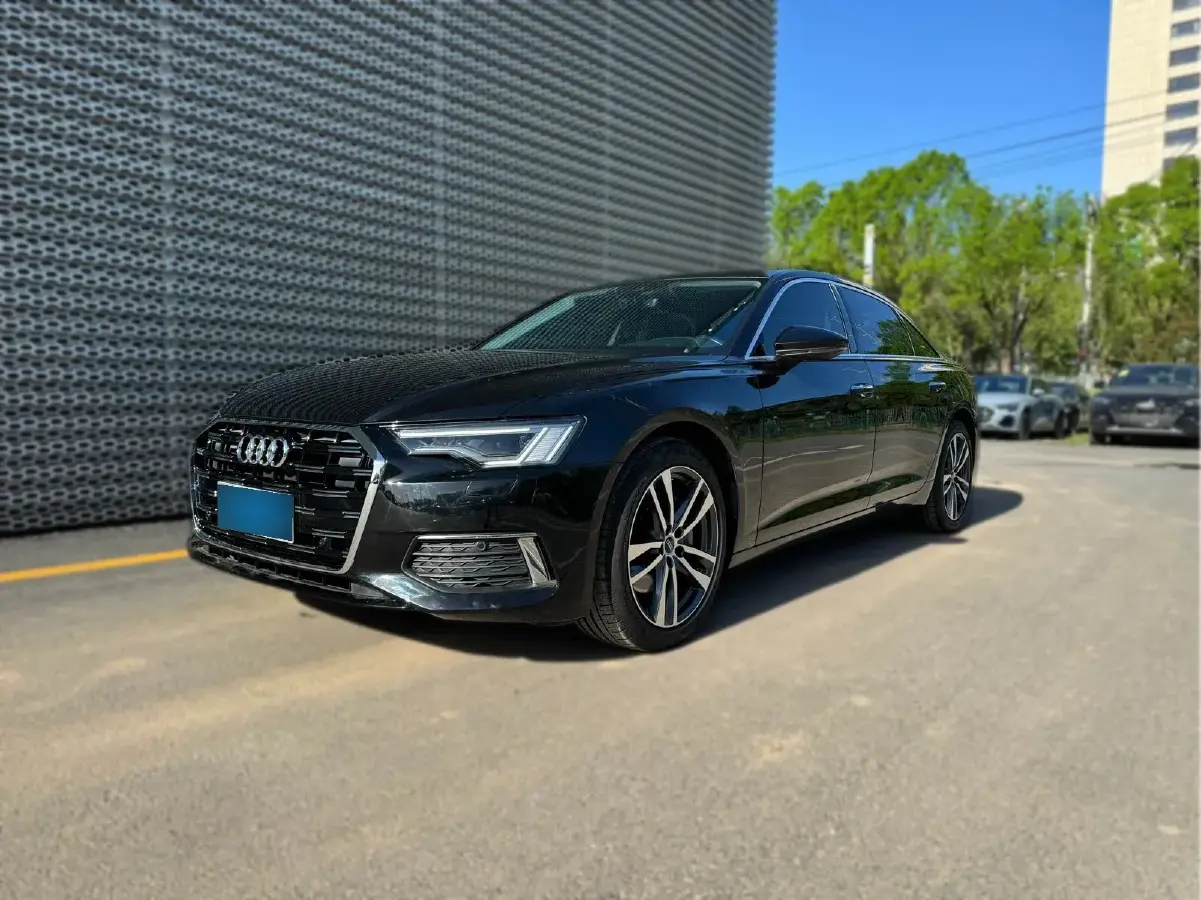 2022 Audi A6L 2.0T 190HP L4 7DCT