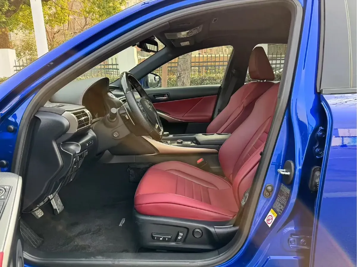 2015 Lexus IS 2.0T 245HP L4 8AT,autocango,china used car exporter,china ev exporter,chinese used car exporter,chinese used ev exporter