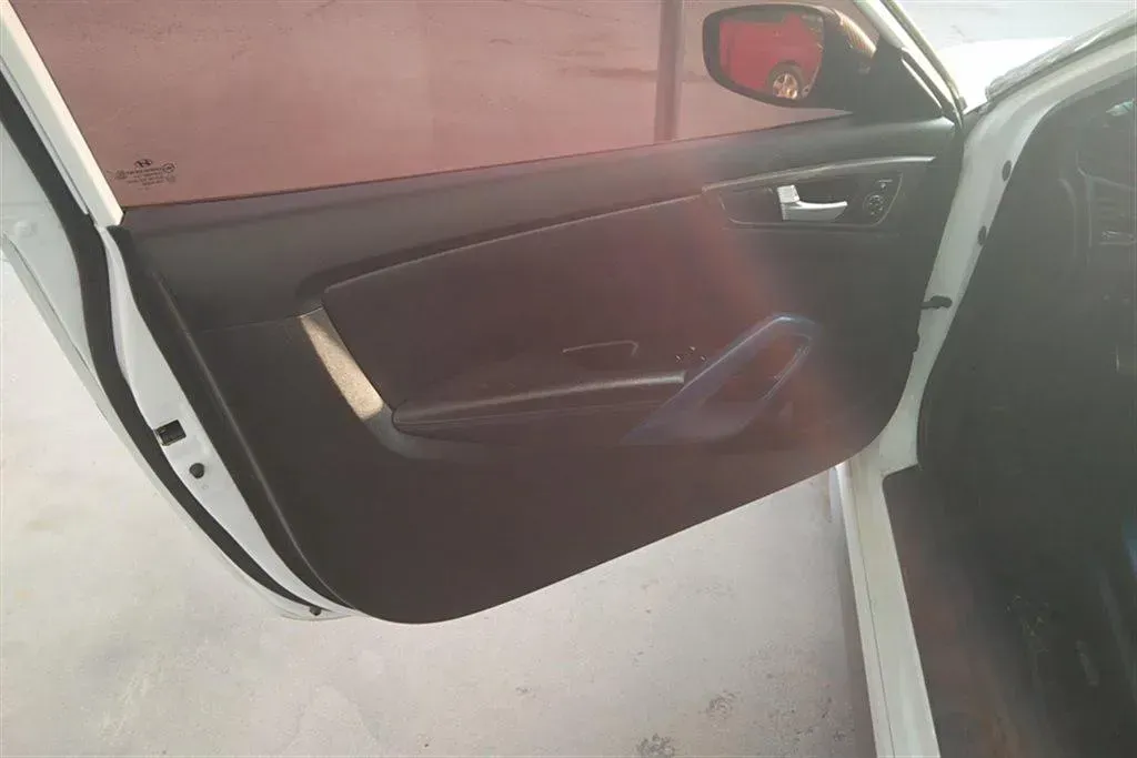 2012 Hyundai Veloster 1.6T 204HP L4 6AT,autocango,china used car exporter,china ev exporter,chinese used car exporter,chinese used ev exporter