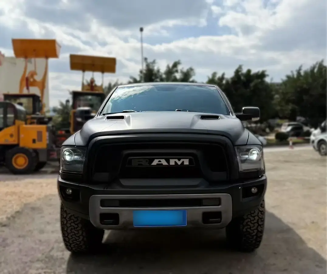 2011 RAM Trucks 5.7L 395HP V8 5AT