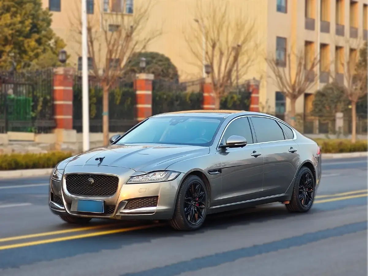 2019 Jaguar XFL 2.0T 250HP L4 8AT
