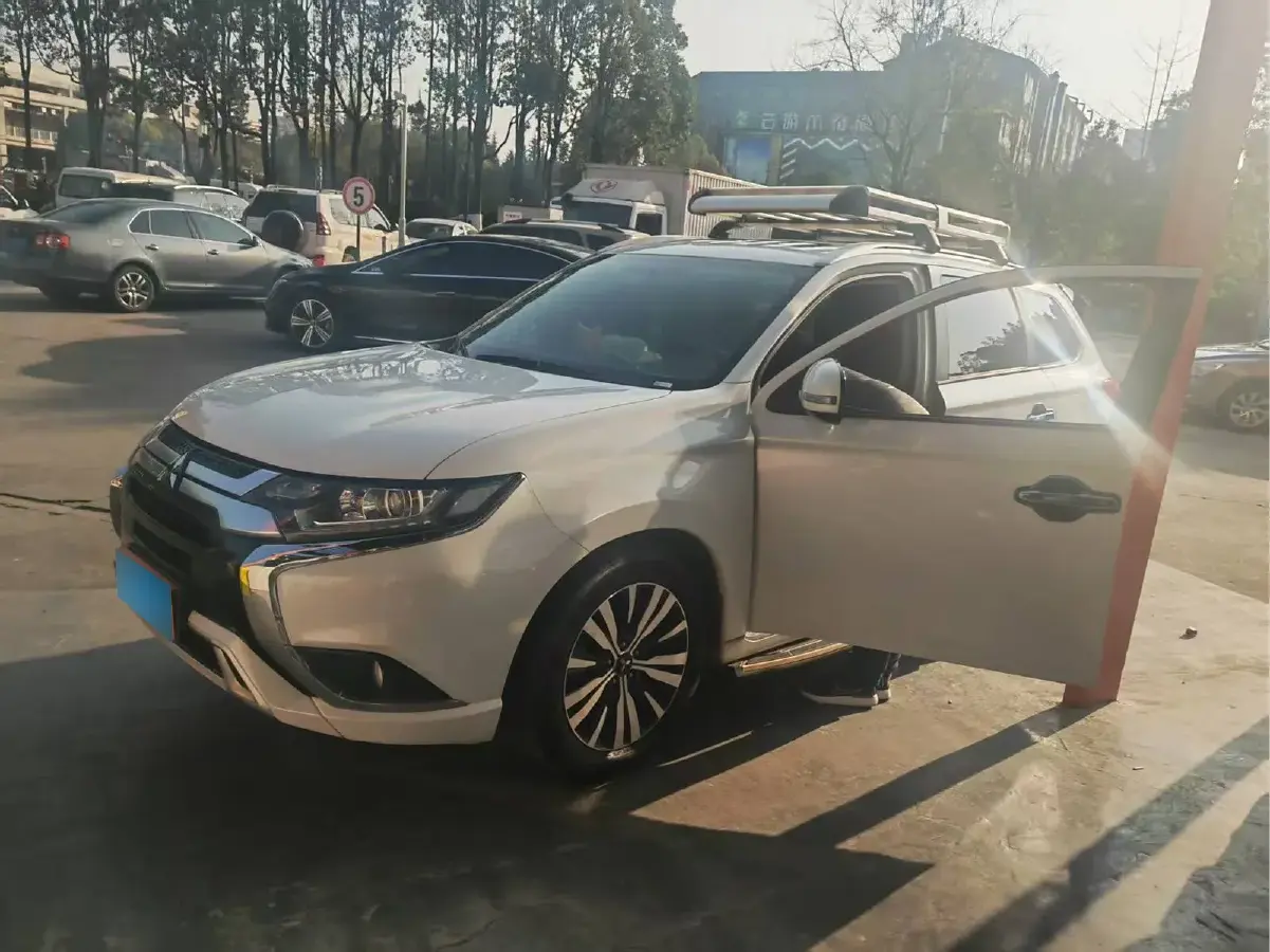 2021 Mitsubishi Outlander 2.0L 166HP L4 CVT