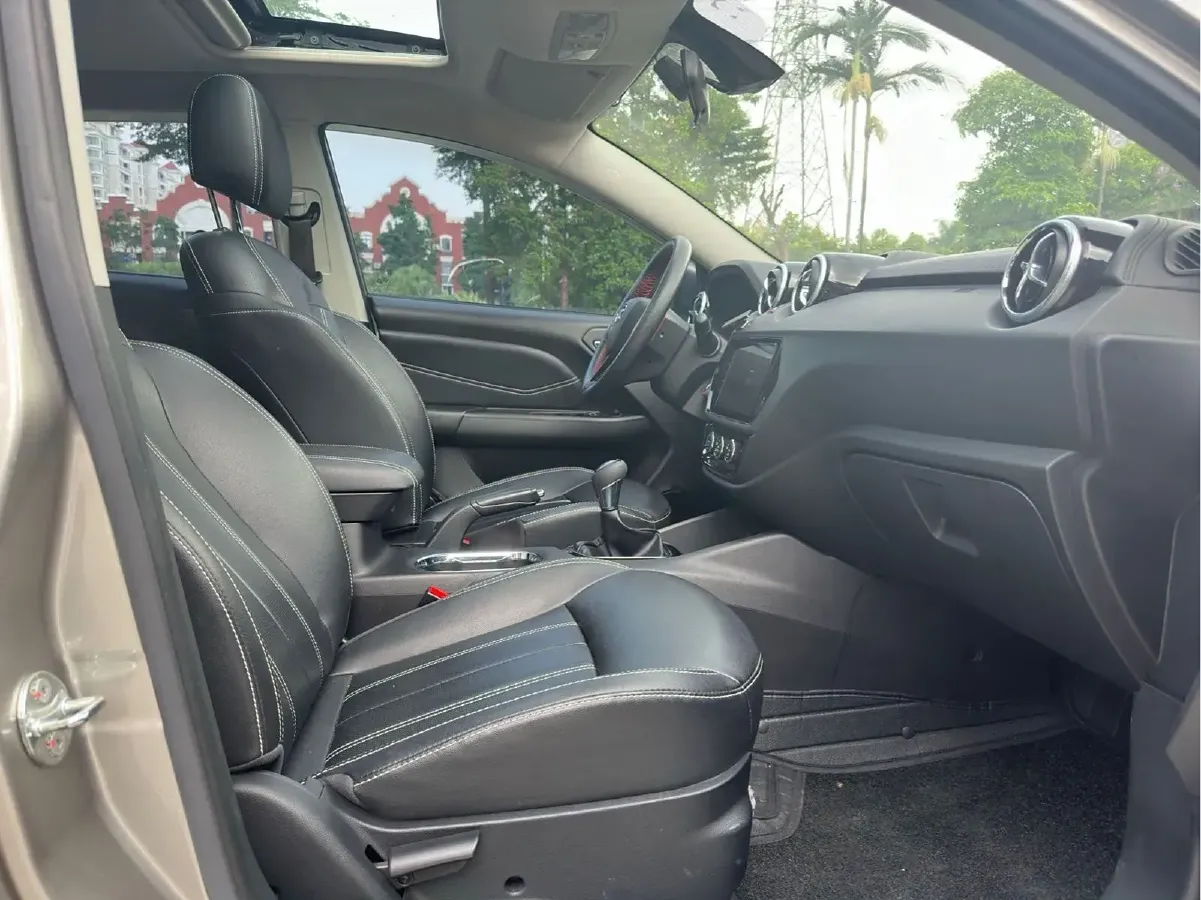 2019 Soueast DX3 1.5L 120HP L4 5MT,autocango,china used car exporter,china ev exporter,chinese used car exporter,chinese used ev exporter