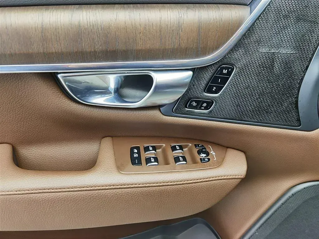 2022 Volvo S90 2.0T 250HP L4 8AT,autocango,china used car exporter,china ev exporter,chinese used car exporter,chinese used ev exporter