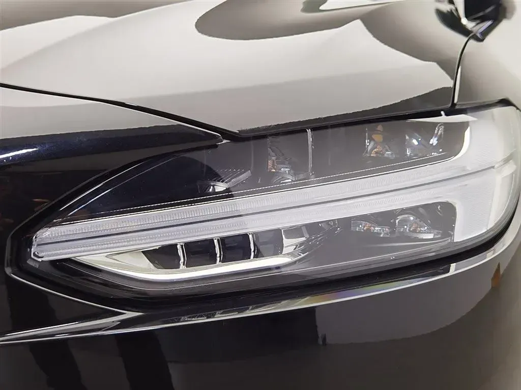 2022 Volvo S90 2.0T 250HP L4 8AT,autocango,china used car exporter,china ev exporter,chinese used car exporter,chinese used ev exporter