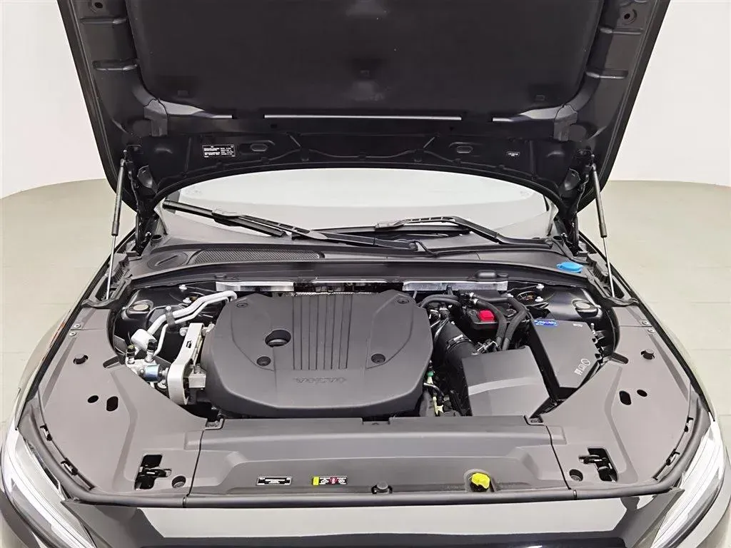 2022 Volvo S90 2.0T 250HP L4 8AT,autocango,china used car exporter,china ev exporter,chinese used car exporter,chinese used ev exporter