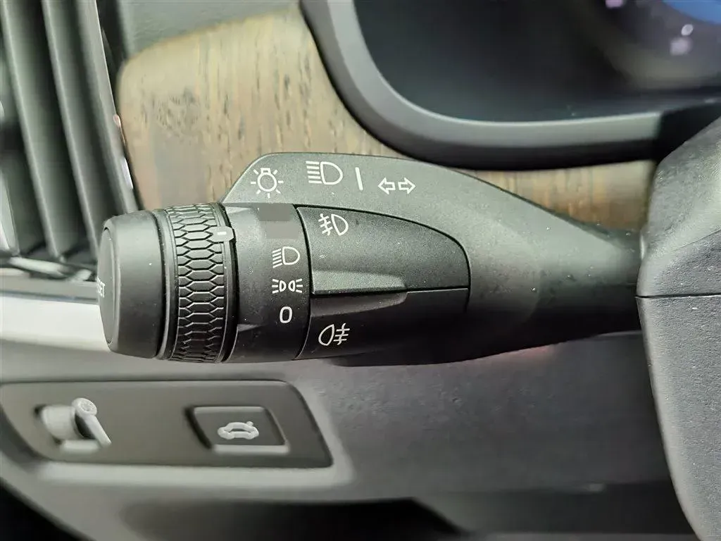 2022 Volvo S90 2.0T 250HP L4 8AT,autocango,china used car exporter,china ev exporter,chinese used car exporter,chinese used ev exporter