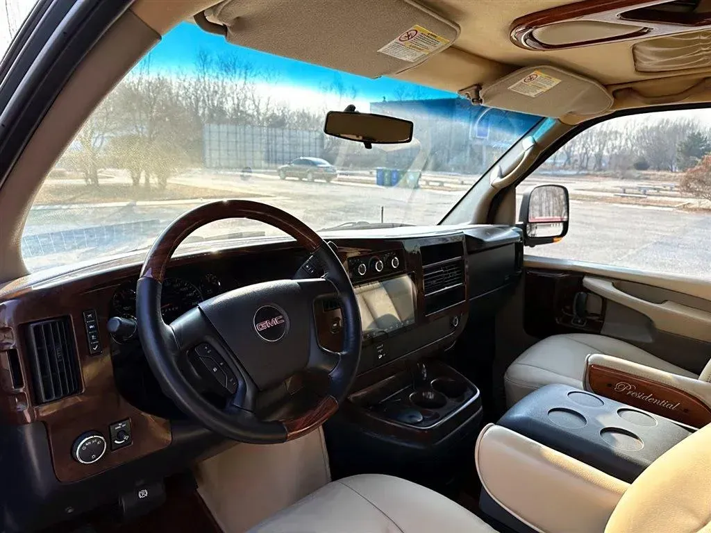 2013 GMC SAVANA 6.0L 328HP V8 6AT,autocango,china used car exporter,china ev exporter,chinese used car exporter,chinese used ev exporter