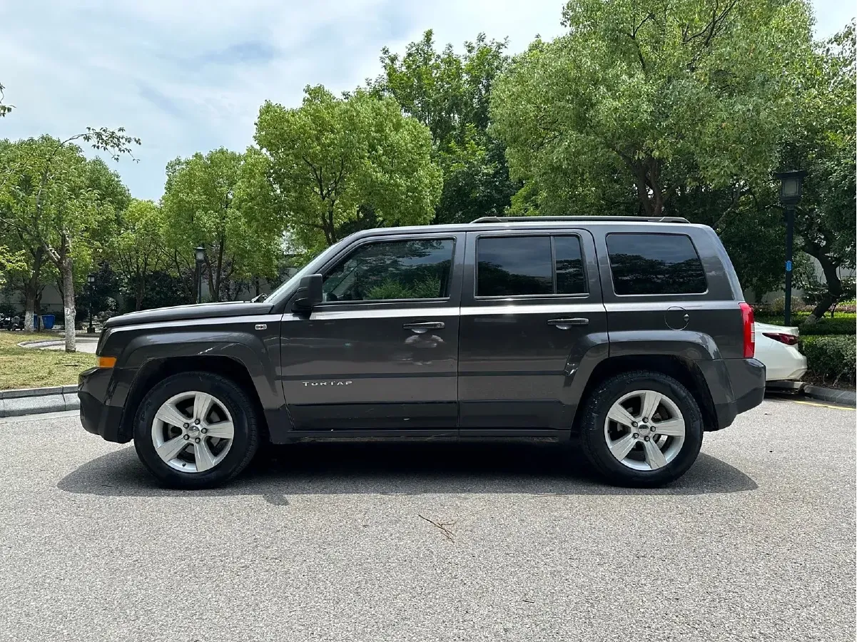 2014 Jeep Patriot 2.4L 170HP L4 6AT,autocango,china used car exporter,china ev exporter,chinese used car exporter,chinese used ev exporter