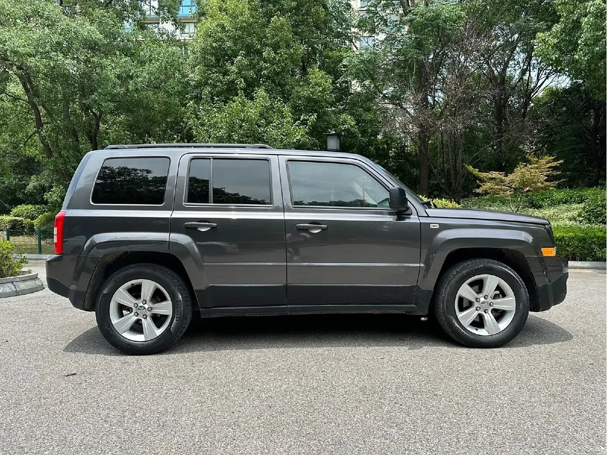 2014 Jeep Patriot 2.4L 170HP L4 6AT,autocango,china used car exporter,china ev exporter,chinese used car exporter,chinese used ev exporter