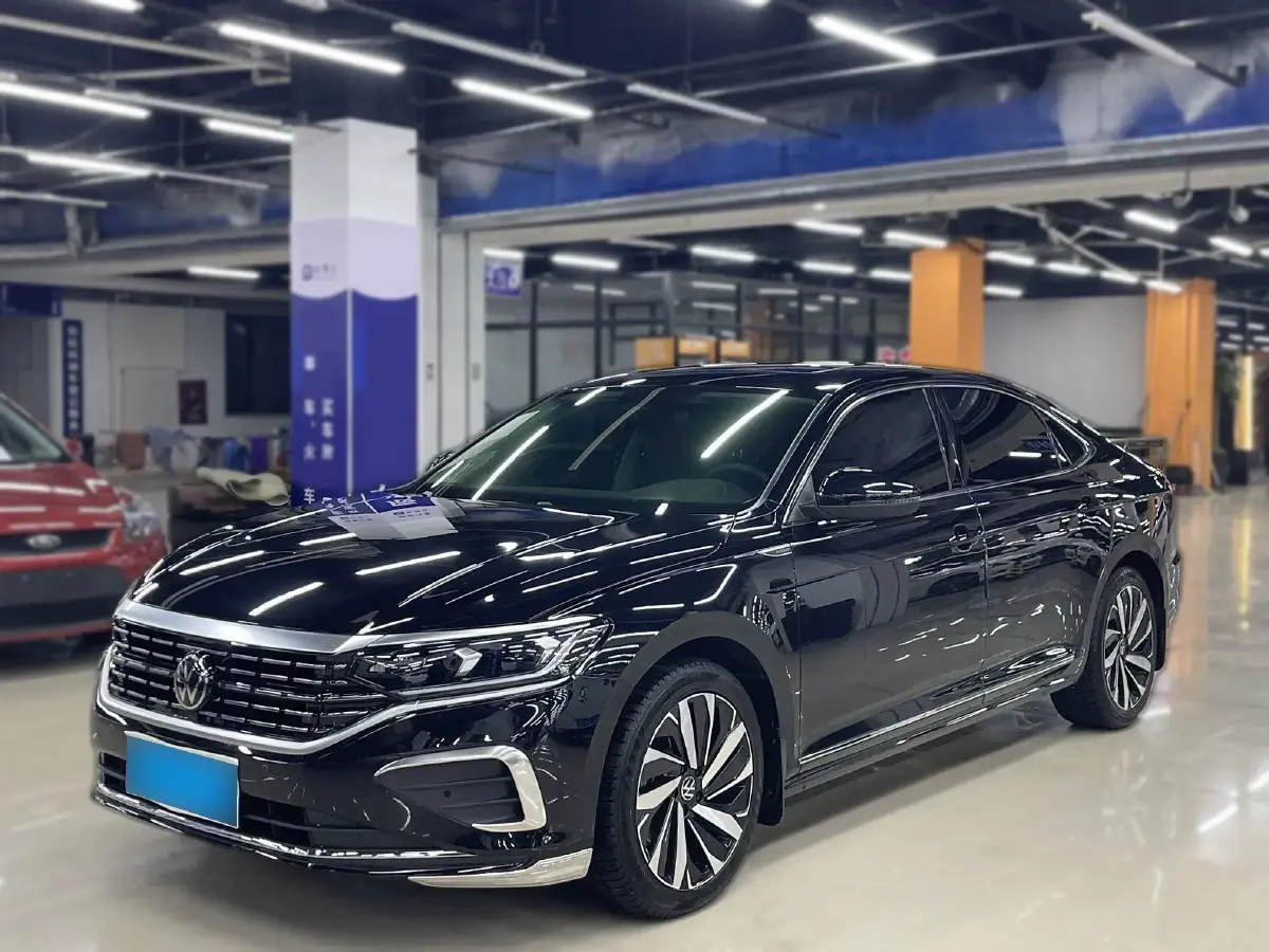 2024 Volkswagen Passat 2.0T 220HP L4 7DCT