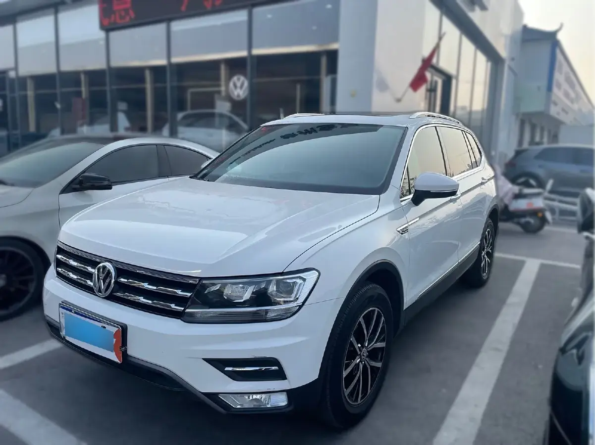 2017 Volkswagen Tiguan L 1.8T 180HP L4 7DCT