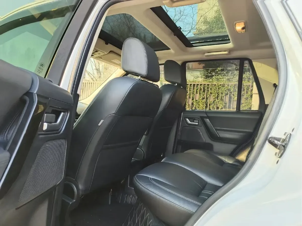 2015 Land Rover Freelander 2 2.0T 240HP L4 6AT,autocango,china used car exporter,china ev exporter,chinese used car exporter,chinese used ev exporter