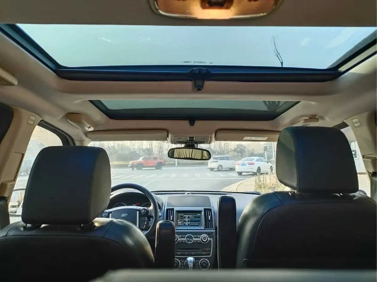 2015 Land Rover Freelander 2 2.0T 240HP L4 6AT,autocango,china used car exporter,china ev exporter,chinese used car exporter,chinese used ev exporter