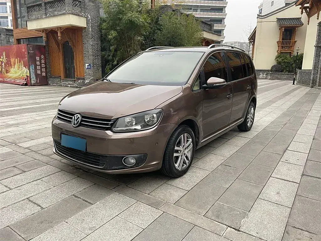 2013 Volkswagen Touran 1.4T 131HP L4 7DCT