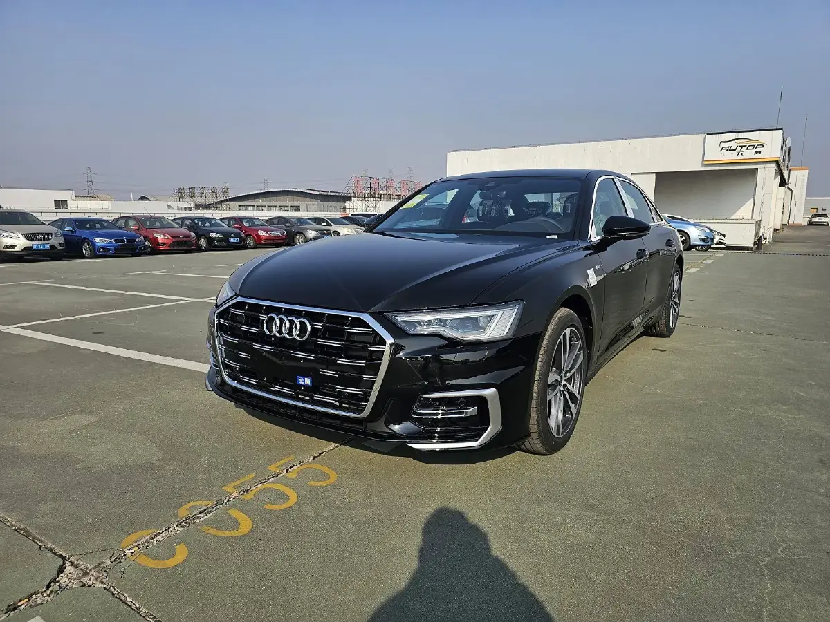 2025 Audi A6L 2.0T 190HP L4 7DCT