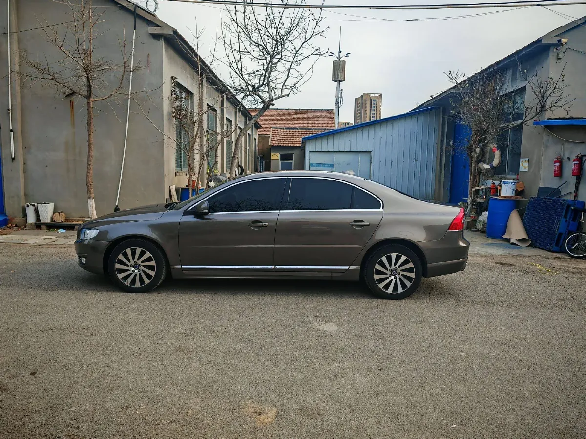 2015 Volvo S80L 2.0T 214HP L5 6AT,autocango,china used car exporter,china ev exporter,chinese used car exporter,chinese used ev exporter