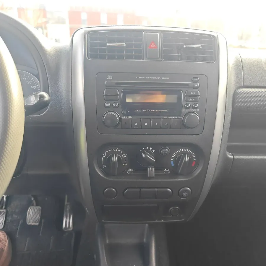 2010 Suzuki Jimny 1.3L 85HP L4 5MT,autocango,china used car exporter,china ev exporter,chinese used car exporter,chinese used ev exporter