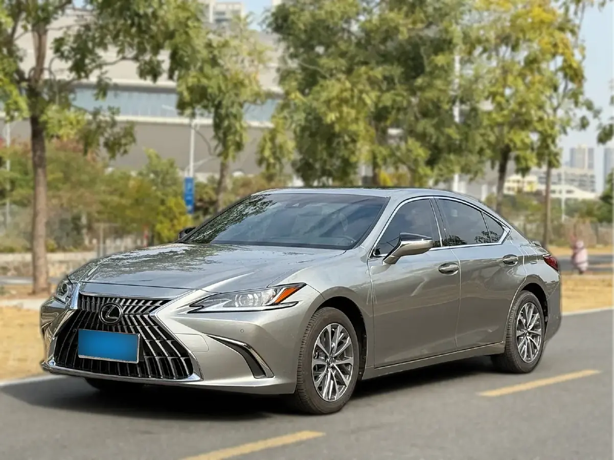 2022 Lexus ES 2.0L 173HP L4 CVT