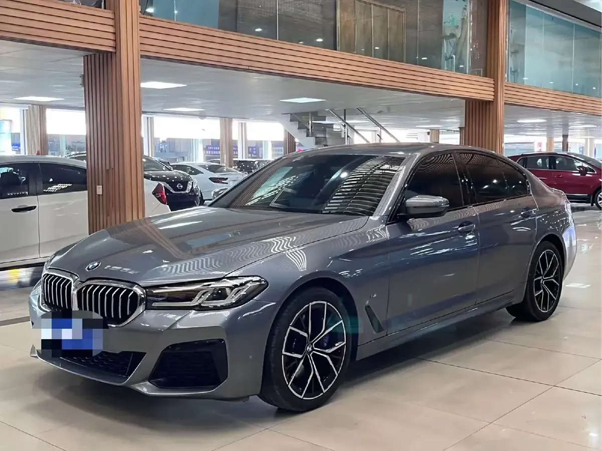 2022 BMW 5 Series 2.0T 252HP L4 8AT