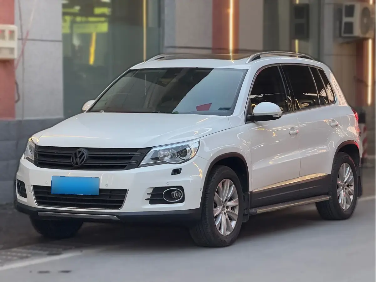 2012 Volkswagen Tiguan 2.0T 200HP L4 6AT