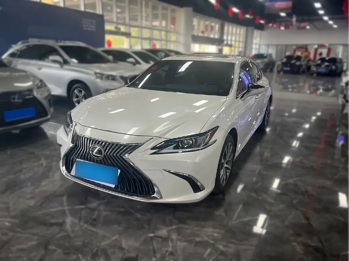 2020 Lexus ES 2.0L 173HP L4 CVT