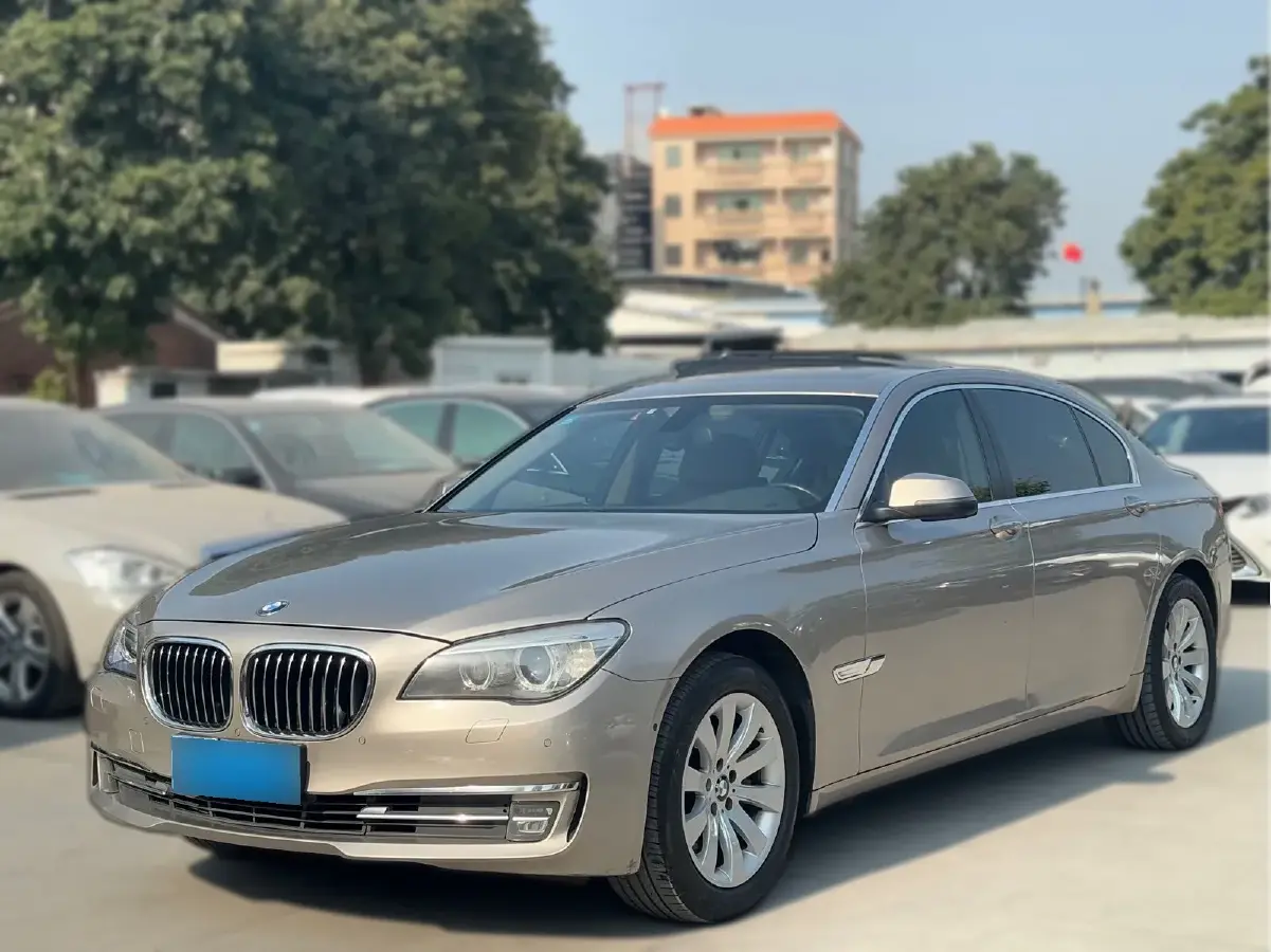 2013 BMW 7 Series 3.0L 258HP L6 8AT