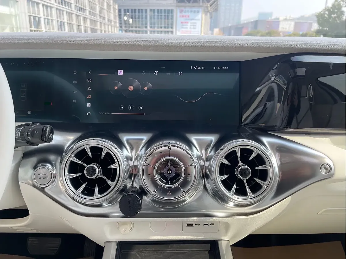 2021 Cyberspace 300 2.0T 227HP L4 8AT,autocango,china used car exporter,china ev exporter,chinese used car exporter,chinese used ev exporter