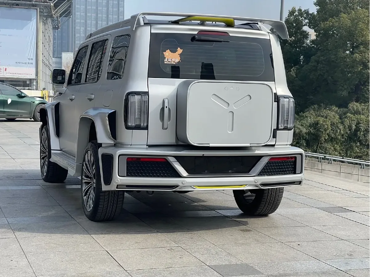 2021 Cyberspace 300 2.0T 227HP L4 8AT,autocango,china used car exporter,china ev exporter,chinese used car exporter,chinese used ev exporter