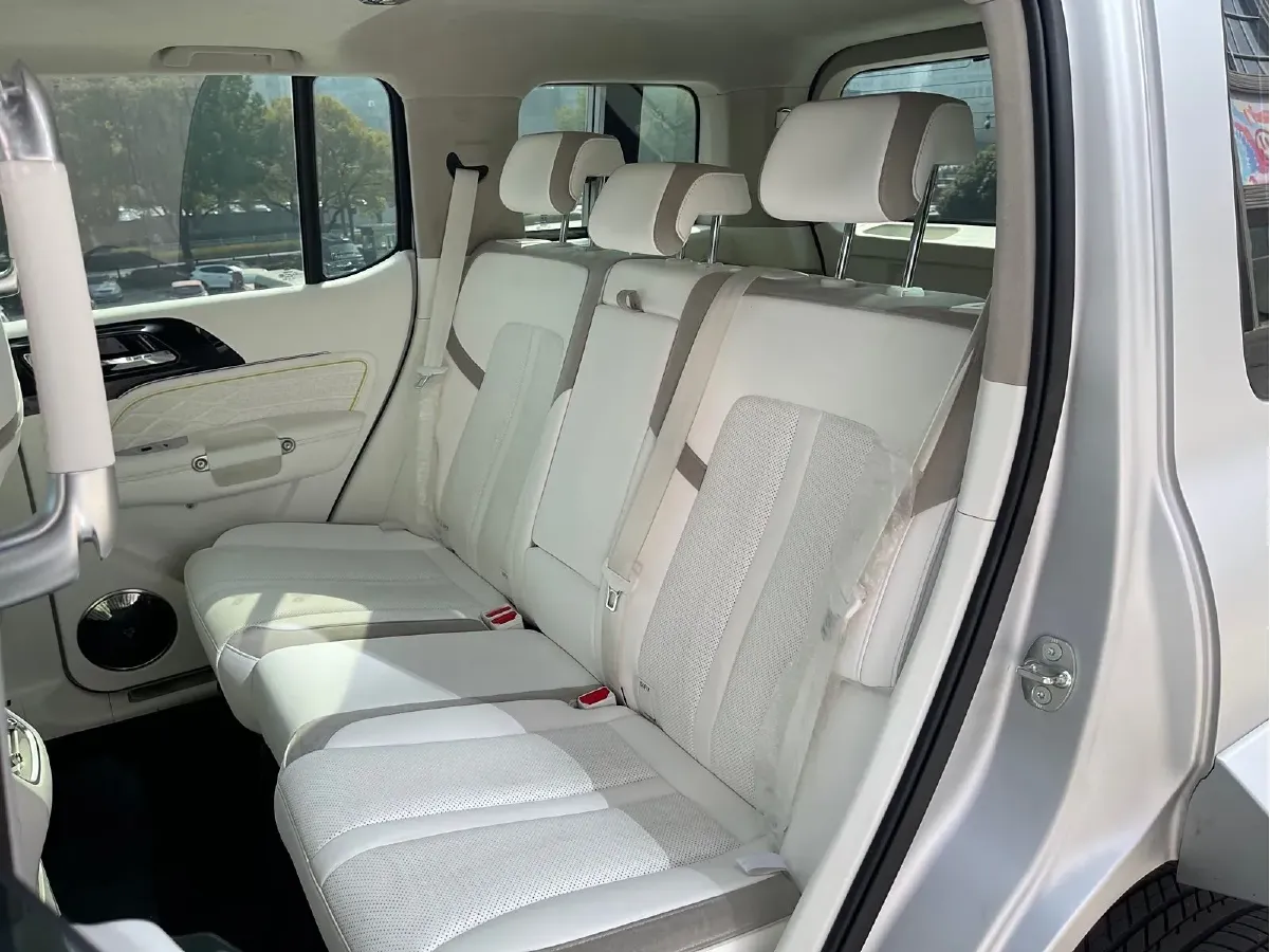 2021 Cyberspace 300 2.0T 227HP L4 8AT,autocango,china used car exporter,china ev exporter,chinese used car exporter,chinese used ev exporter