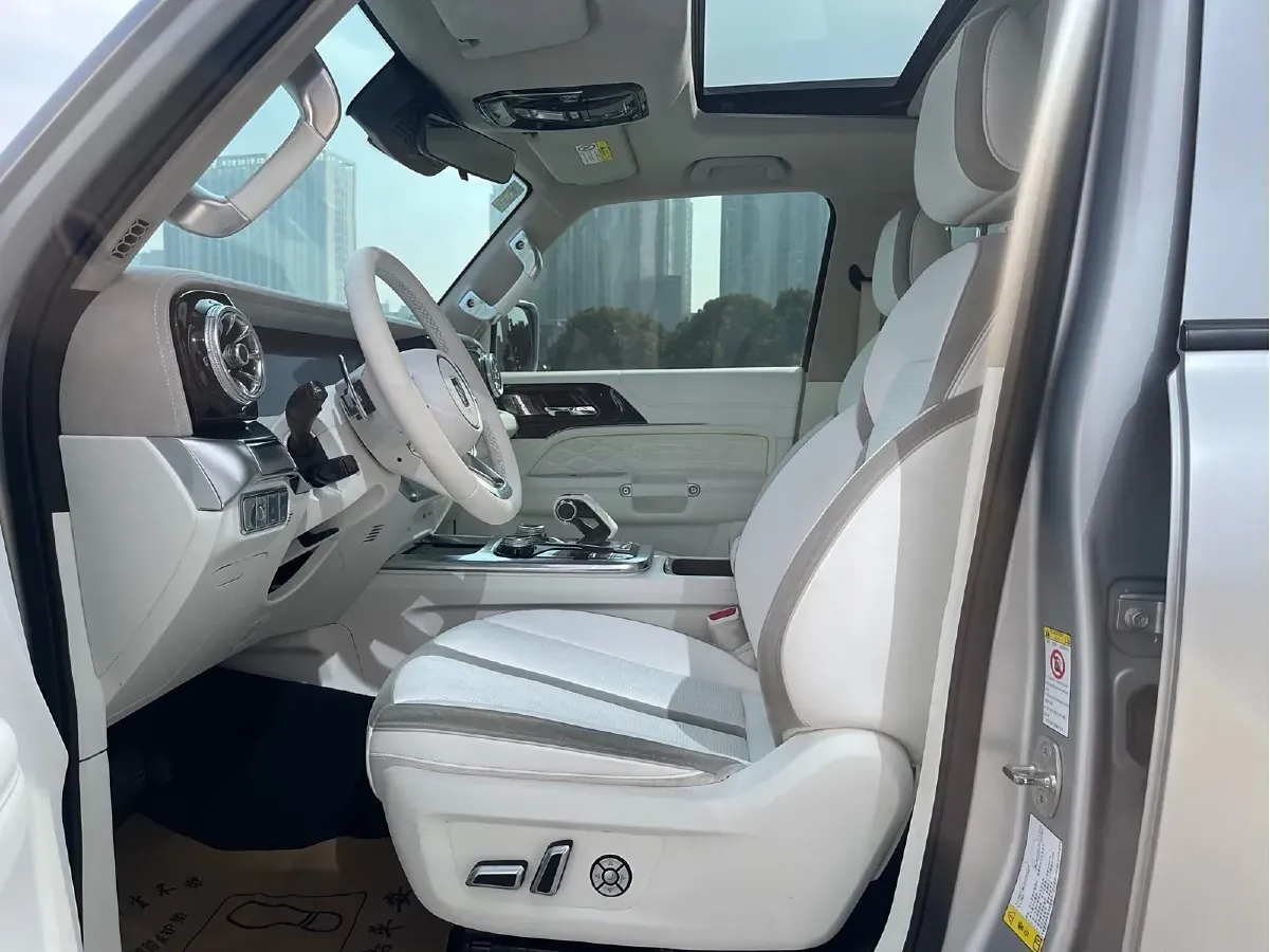 2021 Cyberspace 300 2.0T 227HP L4 8AT,autocango,china used car exporter,china ev exporter,chinese used car exporter,chinese used ev exporter